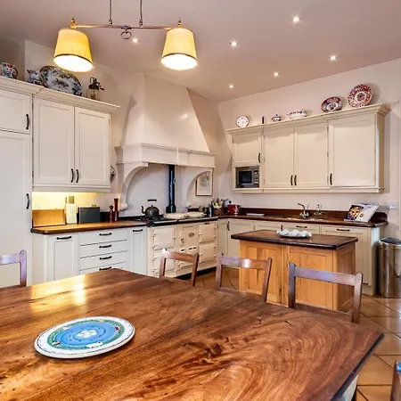 Luxury Country Mansion In West Cork بيت للعطل